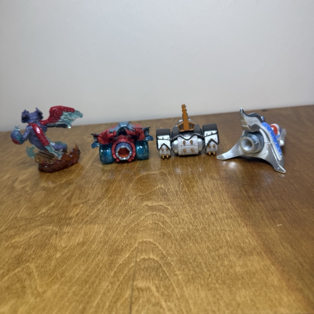 Lot of 4 Skylanders Super Chargers Figurine Game Pieces - Picture 2 of 3